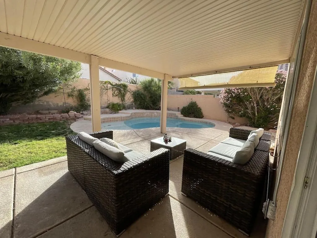 Gorgeous 4 Bedroom House W/ Private Pool Лас-Вегас США